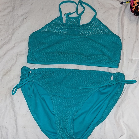 multiple bathing suits - Picture 2 of 7